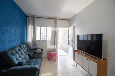 Sala de casa de condomínio à venda com 2 quartos, 70m² em Vila Carmosina, São Paulo