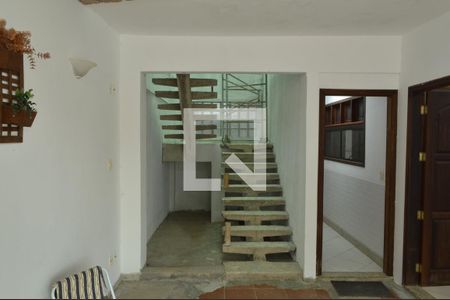 Casa à venda com 454m², 5 quartos e 2 vagasEscada - Casa 2 