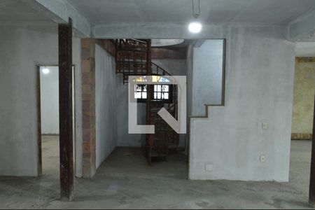 Casa à venda com 454m², 5 quartos e 2 vagasEscada do Terraço - Casa 2