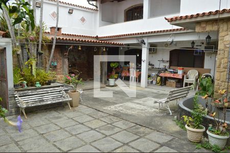 Casa à venda com 454m², 5 quartos e 2 vagasQuintal