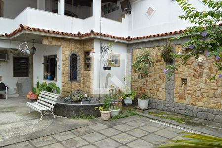 Casa à venda com 454m², 5 quartos e 2 vagasQuintal