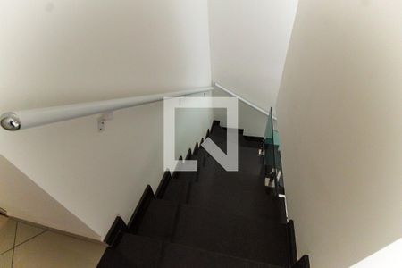 Escada de casa para alugar com 3 quartos, 164m² em Vila Carolina, São Paulo