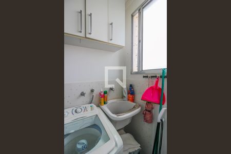 Apartamento para alugar com 54m², 2 quartos e 1 vaga Apartamento para alugar com 54m², 2 quartos e 1 vagaCozinha e Área de Serviço
