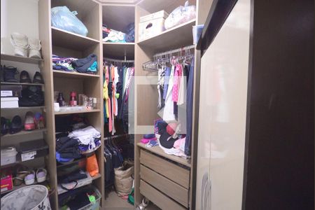 Casa à venda com 120m², 3 quartos e 3 vagas Casa à venda com 120m², 3 quartos e 3 vagasCloset do Quarto 2