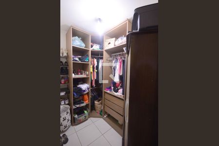 Casa à venda com 120m², 3 quartos e 3 vagas Casa à venda com 120m², 3 quartos e 3 vagasCloset do quarto 2