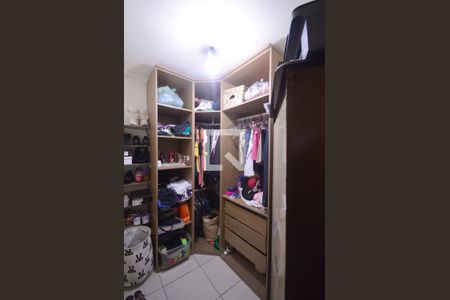 Casa à venda com 120m², 3 quartos e 3 vagas Casa à venda com 120m², 3 quartos e 3 vagasCloset do Quarto 2