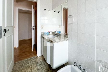 Apartamento para alugar com 260m², 3 quartos e 4 vagasBanheiro da Suíte 1