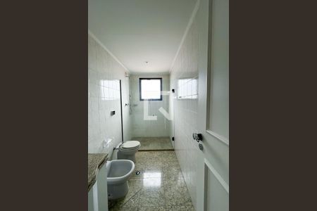 Apartamento para alugar com 260m², 3 quartos e 4 vagasBanheiro da Suíte 1