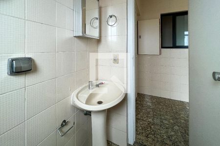 Apartamento para alugar com 260m², 3 quartos e 4 vagasBanheiro de Serviço