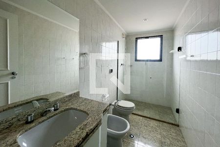Apartamento para alugar com 260m², 3 quartos e 4 vagasBanheiro da Suíte 1