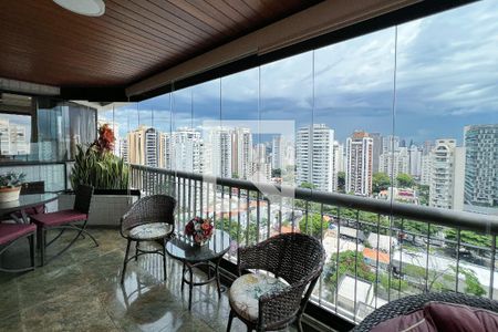 Varanda de apartamento à venda com 4 quartos, 200m² em Moema, São Paulo