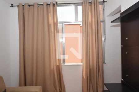 Sala de apartamento para alugar com 1 quarto, 30m² em Vila Valqueire, Rio de Janeiro