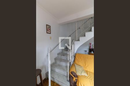 Casa à venda com 180m², 5 quartos e 2 vagasEscada