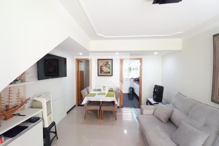 Sala de casa de condomínio à venda com 2 quartos, 111m² em Mantiqueira, Belo Horizonte