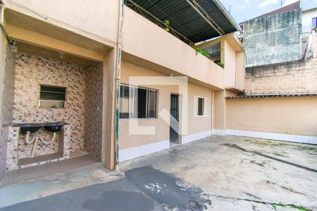 Casa à venda com 310m², 2 quartos e 3 vagasCasa 3 - Área de Serviço e QuintalCasa 3 - Área de Serviço e Quintal