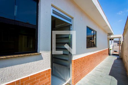 Casa para alugar com 100m², 2 quartos e 1 vaga Casa para alugar com 100m², 2 quartos e 1 vagaCorredor - externo