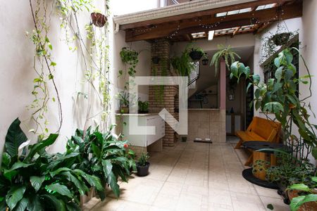 Casa à venda com 211m², 3 quartos e 2 vagasQuintal