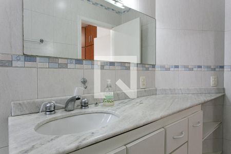 Casa à venda com 211m², 3 quartos e 2 vagasBanheiro da Suíte 1