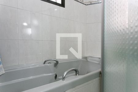 Casa à venda com 211m², 3 quartos e 2 vagasBanheiro da Suíte 3 - Banheira