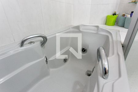 Casa à venda com 211m², 3 quartos e 2 vagasBanheiro da Suíte 3 - Banheira