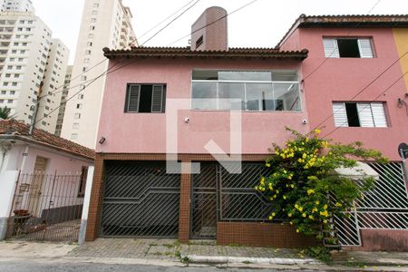 Casa à venda com 211m², 3 quartos e 2 vagasFachada
