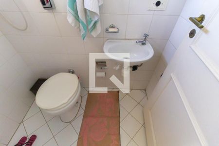 Apartamento à venda com 250m², 3 quartos e 4 vagasBanheiro de serviço 