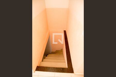 Casa à venda com 127m², 2 quartos e 1 vaga Casa à venda com 127m², 2 quartos e 1 vagaEscada