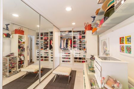 Apartamento à venda com 196m², 4 quartos e 3 vagasCloset da suíte 1