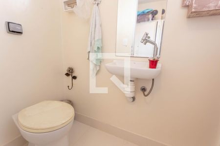 Apartamento à venda com 196m², 4 quartos e 3 vagasBanheiro da Área de Serviço