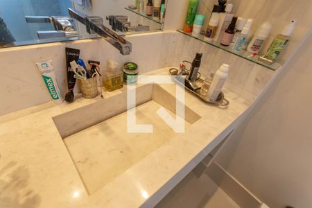 Apartamento à venda com 196m², 4 quartos e 3 vagasBanheiro da Suíte 2