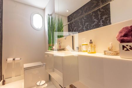 Apartamento à venda com 196m², 4 quartos e 3 vagasBanheiro da Suíte 3