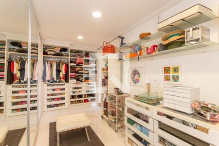 Apartamento à venda com 196m², 4 quartos e 3 vagasCloset da suíte 1