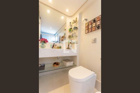 Apartamento à venda com 196m², 4 quartos e 3 vagasBanheiro da Suíte 2