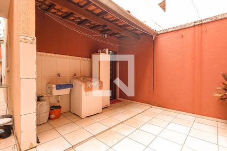 Casa à venda com 179m², 4 quartos e 1 vagaÁrea de Serviço