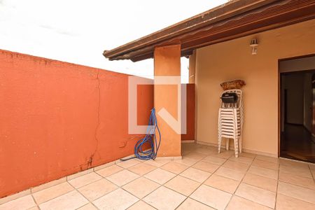 Casa à venda com 179m², 4 quartos e 1 vagaÁrea de Serviço