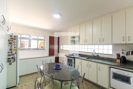 Casa à venda com 281m², 3 quartos e 4 vagas Casa à venda com 281m², 3 quartos e 4 vagasCozinha