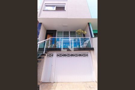 Casa à venda com 281m², 3 quartos e 4 vagas Casa à venda com 281m², 3 quartos e 4 vagasEntrada