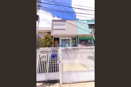 Casa à venda com 281m², 3 quartos e 4 vagas Casa à venda com 281m², 3 quartos e 4 vagasFachada