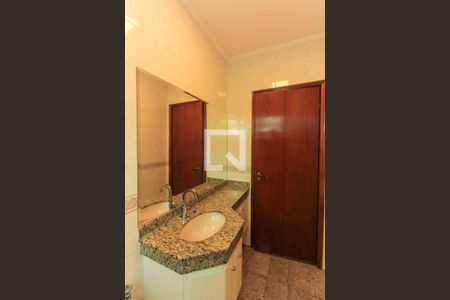 Casa à venda com 281m², 3 quartos e 4 vagas Casa à venda com 281m², 3 quartos e 4 vagasLavabo