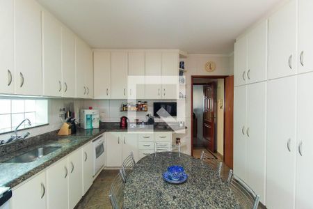 Casa à venda com 281m², 3 quartos e 4 vagas Casa à venda com 281m², 3 quartos e 4 vagasCozinha