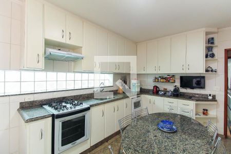 Casa à venda com 281m², 3 quartos e 4 vagas Casa à venda com 281m², 3 quartos e 4 vagasCozinha