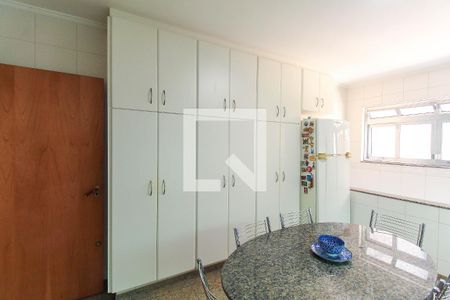 Casa à venda com 281m², 3 quartos e 4 vagas Casa à venda com 281m², 3 quartos e 4 vagasCozinha