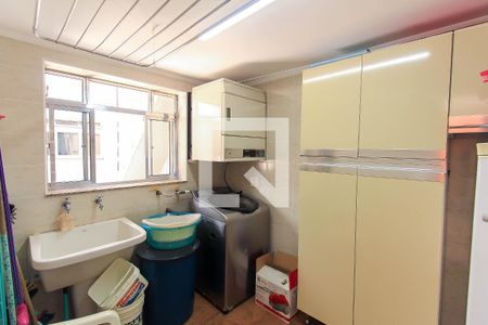 Casa à venda com 281m², 3 quartos e 4 vagas Casa à venda com 281m², 3 quartos e 4 vagasÁrea de Serviço