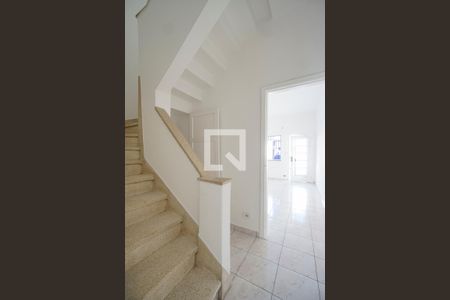 Casa para alugar com 120m², 2 quartos e 1 vagaHall da escada