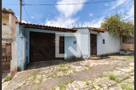 Casa para alugar com 87m², 2 quartos e 3 vagas Casa para alugar com 87m², 2 quartos e 3 vagasFachada