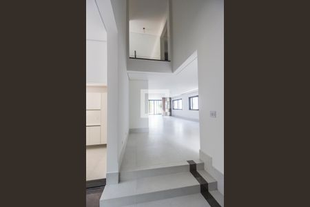 Hall de entrada de casa à venda com 4 quartos, 435m² em Residencial Cinco (alphaville), Santana de Parnaíba