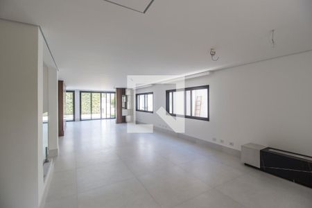 Sala de TV de casa à venda com 4 quartos, 435m² em Residencial Cinco (alphaville), Santana de Parnaíba