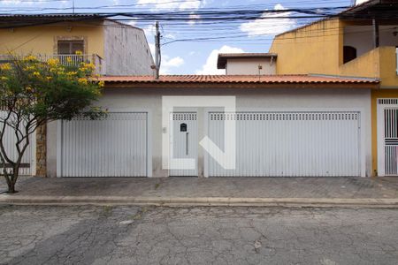 Casa para alugar com 369m², 5 quartos e 3 vagas Casa para alugar com 369m², 5 quartos e 3 vagasFachada