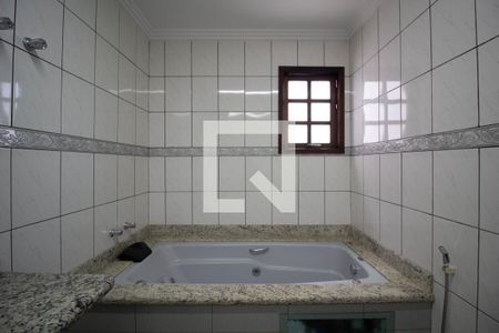 Casa para alugar com 369m², 5 quartos e 3 vagas Casa para alugar com 369m², 5 quartos e 3 vagasBanheiro da Suíte
