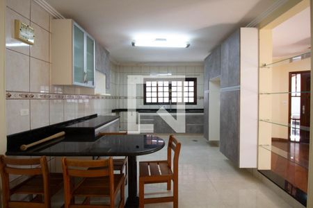 Casa para alugar com 369m², 5 quartos e 3 vagas Casa para alugar com 369m², 5 quartos e 3 vagasCozinha